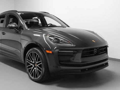 Certified 2026 Porsche Macan AWD/4WD image 9