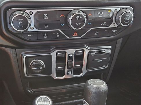 Used 2021 Jeep Gladiator Willys image 27