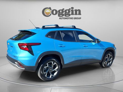 Used 2025 Chevrolet Trax LT w/ Driver Confidence Package image 5