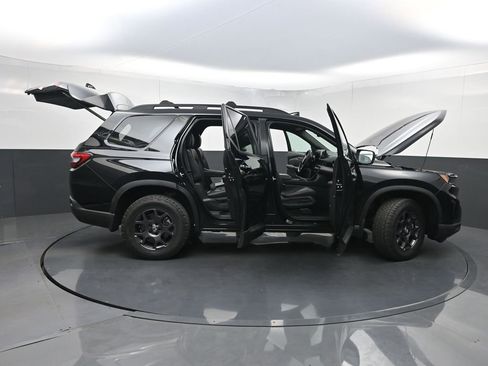 Used 2024 Honda Pilot TrailSport image 37