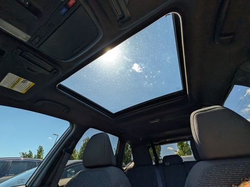 Certified 2025 Subaru Forester Premium AWD/4WD image 32