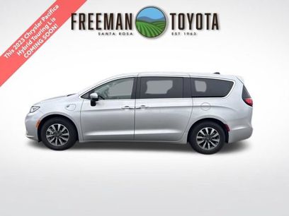 Used 2023 Chrysler Pacifica Touring-L