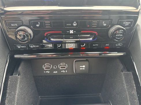 Used 2022 Jeep Grand Cherokee L Limited image 31