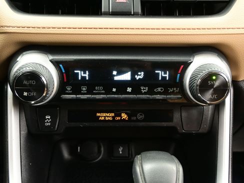 Used 2022 Toyota RAV4 LE AWD/4WD image 19
