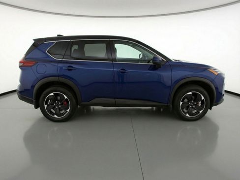 Used 2025 Nissan Rogue SV FWD image 11