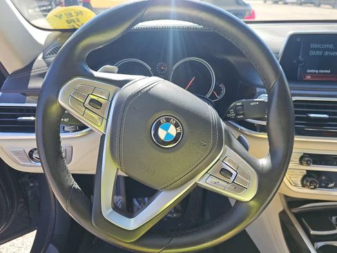 Used 2017 BMW 750i xDrive image 10