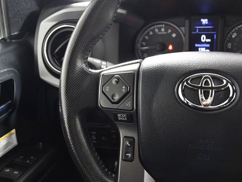 Used 2019 Toyota Tacoma TRD Off-Road AWD/4WD image 29