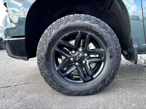 Used 2025 Chevrolet Silverado 1500 LT Trail Boss w/ Convenience Package II AWD/4WD image 8