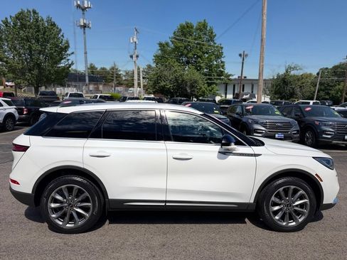 Used 2022 Lincoln Corsair AWD w/ Premium Package image 8