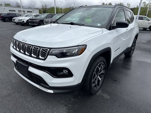 Used 2025 Jeep Compass Limited AWD/4WD image 4