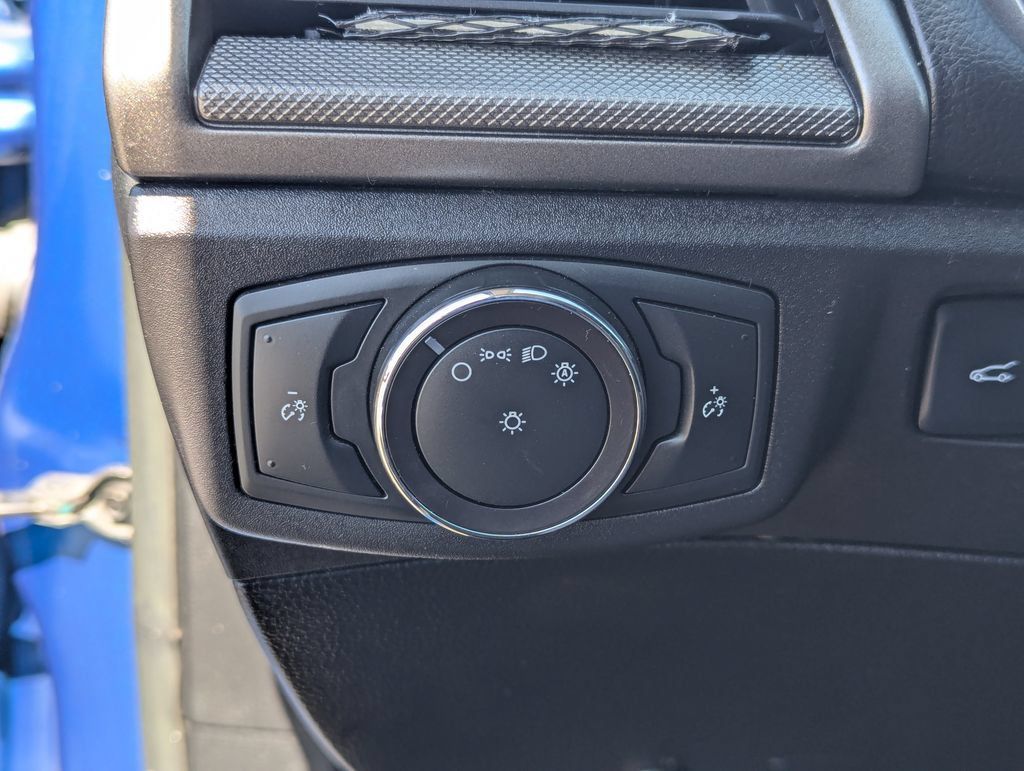 Used 2017 Ford Fusion SE w/ Fusion SE Technology Package FWD image 23