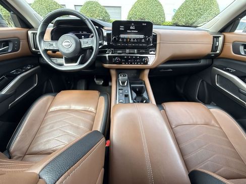 Used 2023 Nissan Pathfinder Platinum w/ Cargo Package image 19