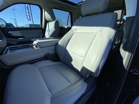 New 2025 Ford Expedition Active image 33