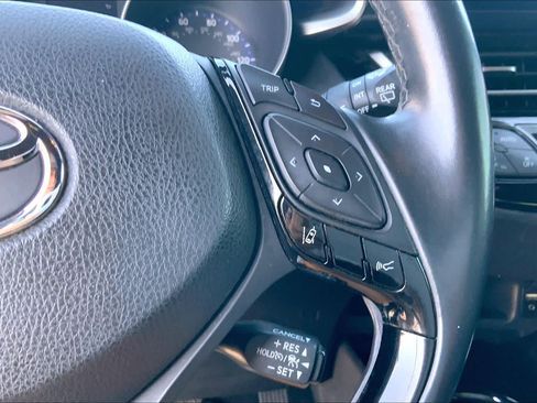 Used 2019 Toyota C-HR XLE FWD image 25