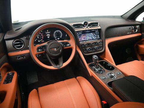 Certified 2025 Bentley Bentayga Extended Wheelbase image 24