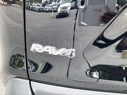 Used 2025 Toyota RAV4 LE AWD/4WD image 30