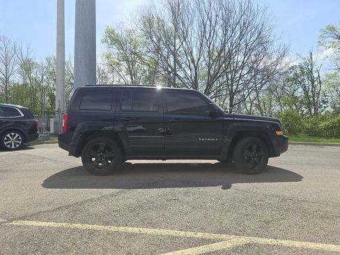 Used 2016 Jeep Patriot Latitude FWD image 12