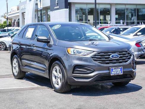 Certified 2019 Ford Edge SE FWD image 3