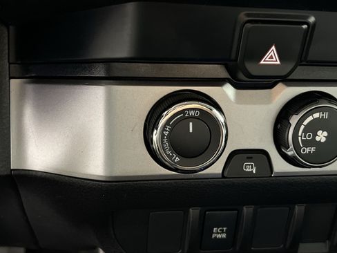 Used 2023 Toyota Tacoma SR w/ SR Convenience Package AWD/4WD image 32