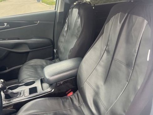 Used 2017 Kia Sorento EX image 12