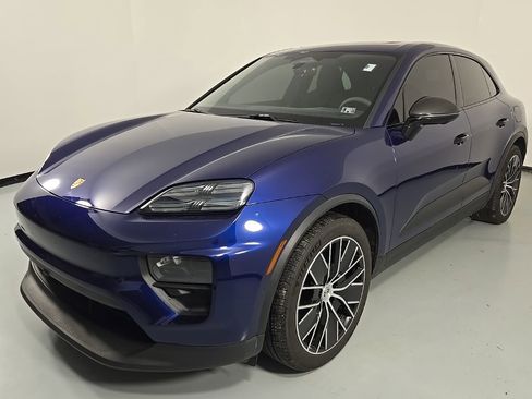 Used 2024 Porsche Macan 4 Electric image 3