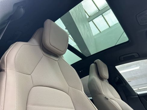 New 2026 Porsche Macan Electric RWD image 18