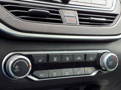 Used 2023 Nissan Altima 2.5 SV w/ SV Premium Package image 19