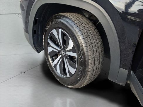 Certified 2025 Volkswagen Atlas Cross Sport SE image 33