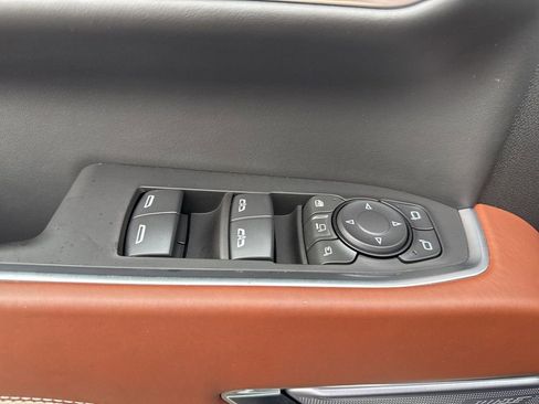 Used 2025 GMC Sierra 2500 Denali Ultimate image 30