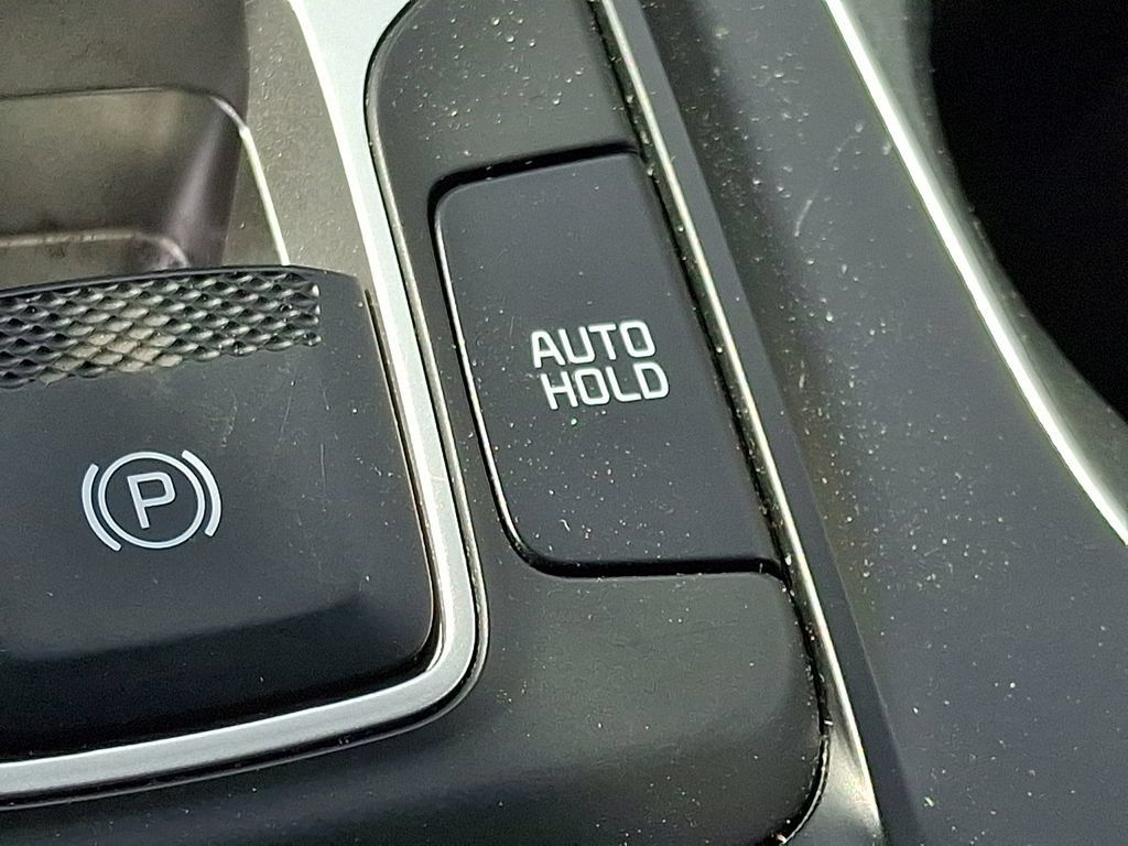 Used 2024 Kia Carnival LX FWD image 25