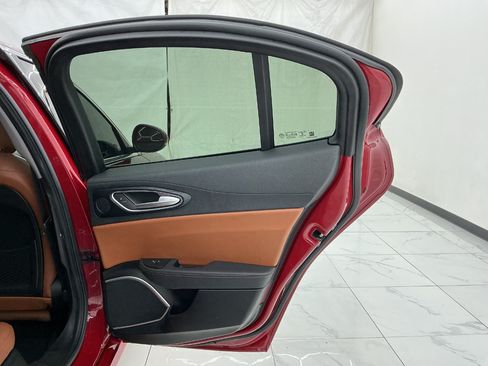 Used 2019 Alfa Romeo Giulia RWD image 25