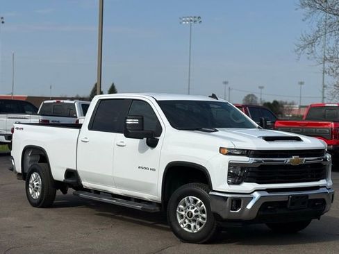 Used 2025 Chevrolet Silverado 2500 LT w/ Convenience Package image 42