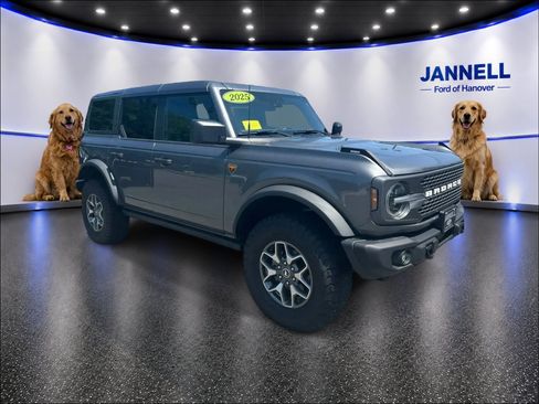 Used 2025 Ford Bronco Badlands AWD/4WD image 3