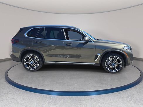 Used 2024 BMW X5 xDrive50e w/ Parking Assistance Package AWD/4WD image 5