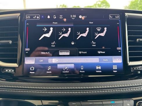 Used 2023 Chrysler Pacifica Touring FWD image 20