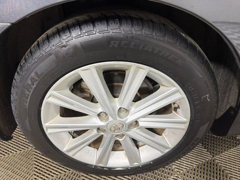 Used 2012 Toyota Camry XLE w/ Leather Pkg image 18