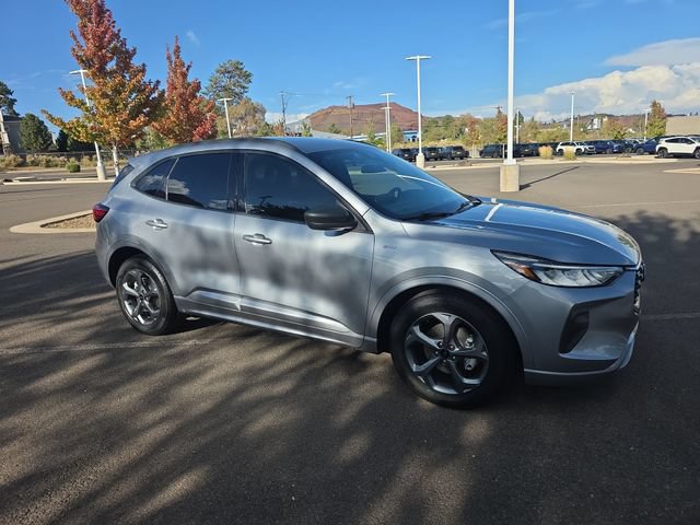 Used 2023 Ford Escape ST-Line w/ Tech Pack #1 FWD image 1