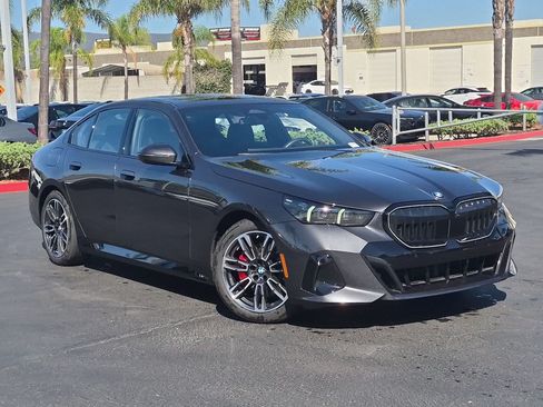 Used 2026 BMW 530i w/ M Sport Package RWD image 2