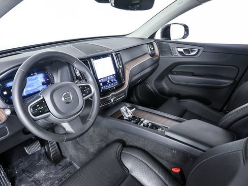 Used 2023 Volvo XC60 B5 Ultimate w/ Climate Package FWD image 6