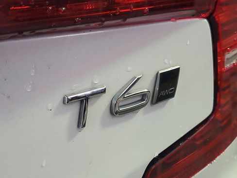 Used 2020 Volvo S60 T6 Momentum image 10