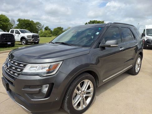 Used 2016 Ford Explorer Limited w/ Equipment Group 301A FWD image 12