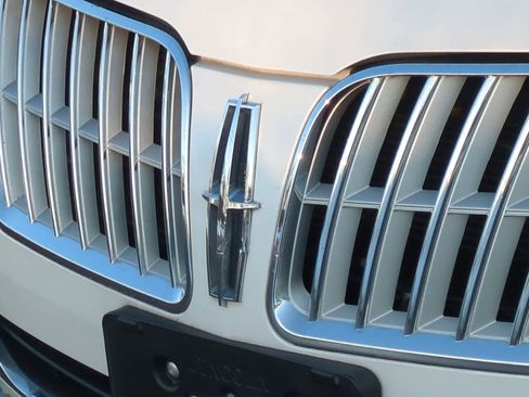 Used 2012 Lincoln MKZ image 12