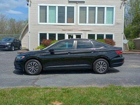 Used 2019 Volkswagen Jetta SE image 2