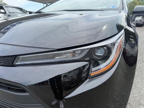 Used 2025 Toyota Corolla LE FWD image 14