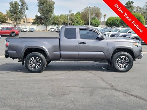 Used 2022 Toyota Tacoma TRD Sport w/ TRD Premium Sport Package RWD image 31