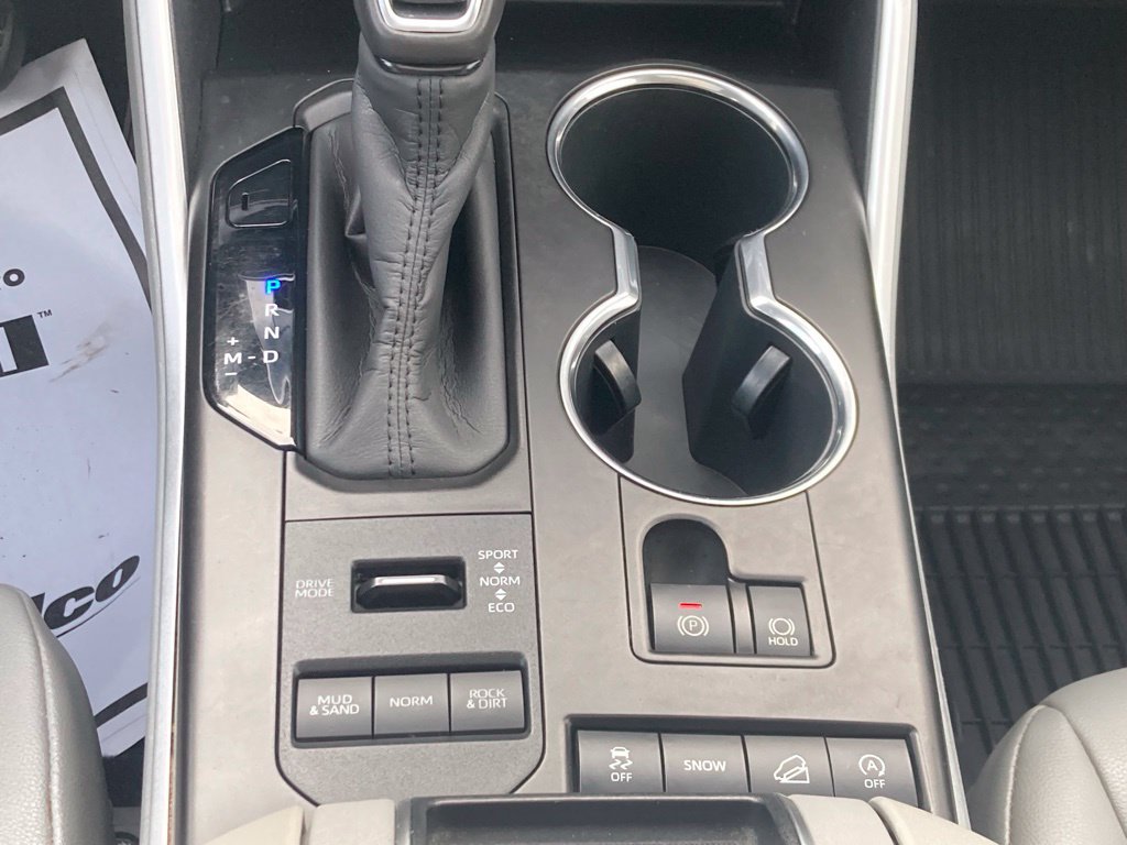 Used 2020 Toyota Highlander XLE AWD/4WD image 17