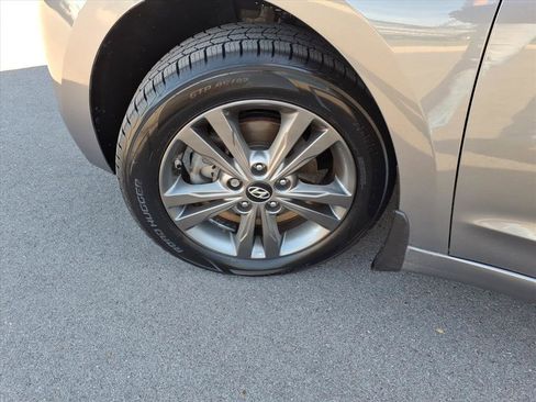 Used 2018 Hyundai Elantra SEL w/ Winter Weather Package image 9