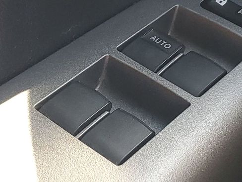 Used 2012 Toyota Tundra 2WD Double Cab image 31