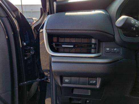 Used 2024 Toyota Grand Highlander AWD image 20