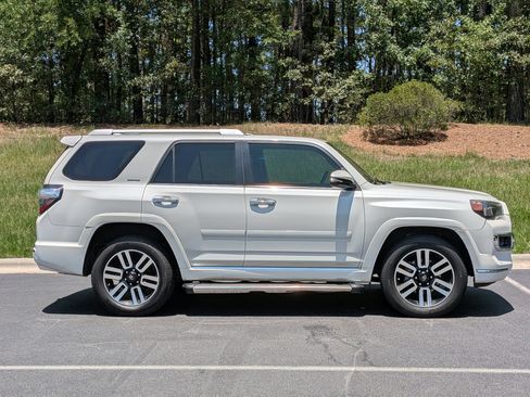 Used 2018 Toyota 4Runner Limited AWD/4WD image 22